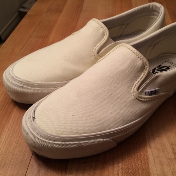vans vault og slip on white